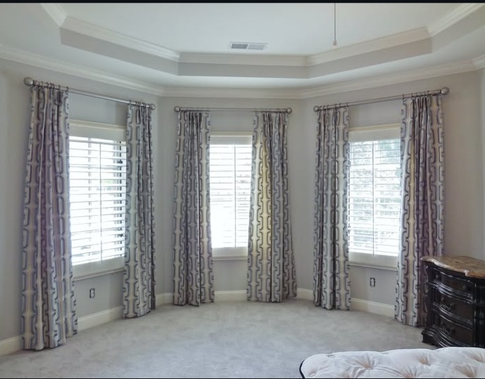 Pattern curtain for bay windows