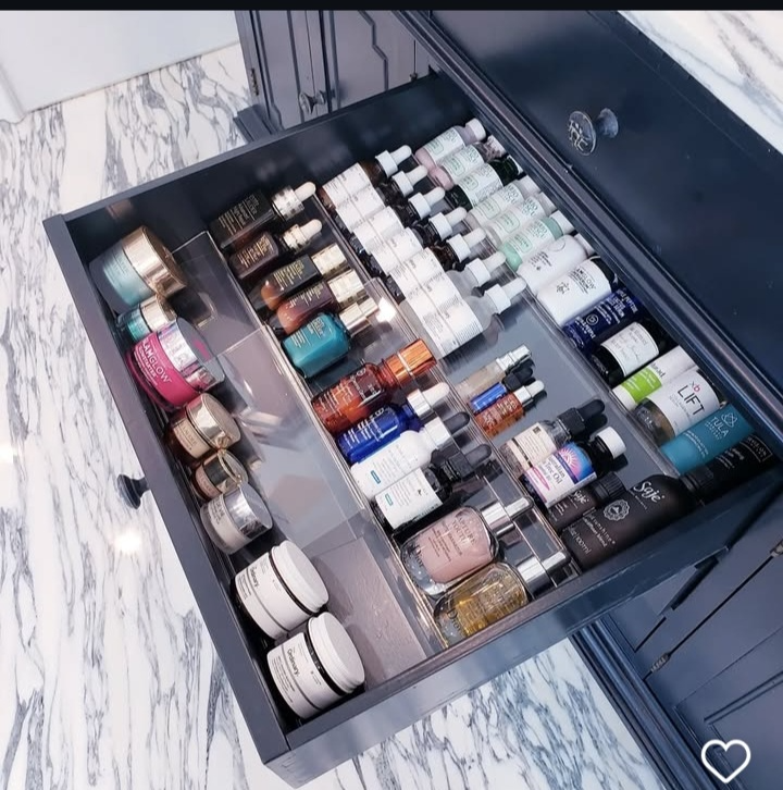 Drawers with Layered Organizer
