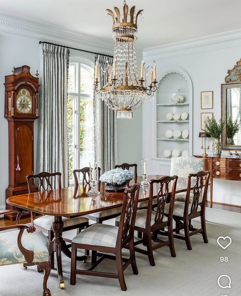 Statement Chandelier  In A Farmhouse Dining Room