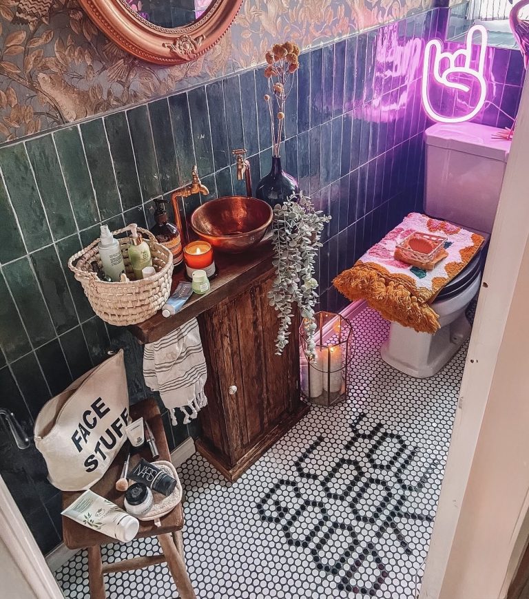 10 Modern Small Funky Bathroom Ideas That Are Renter Friendly