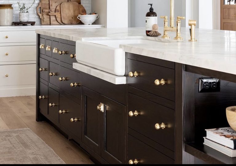 8 Colorful Kitchen Pulls and Knobs Ideas for Modern Kitchens
