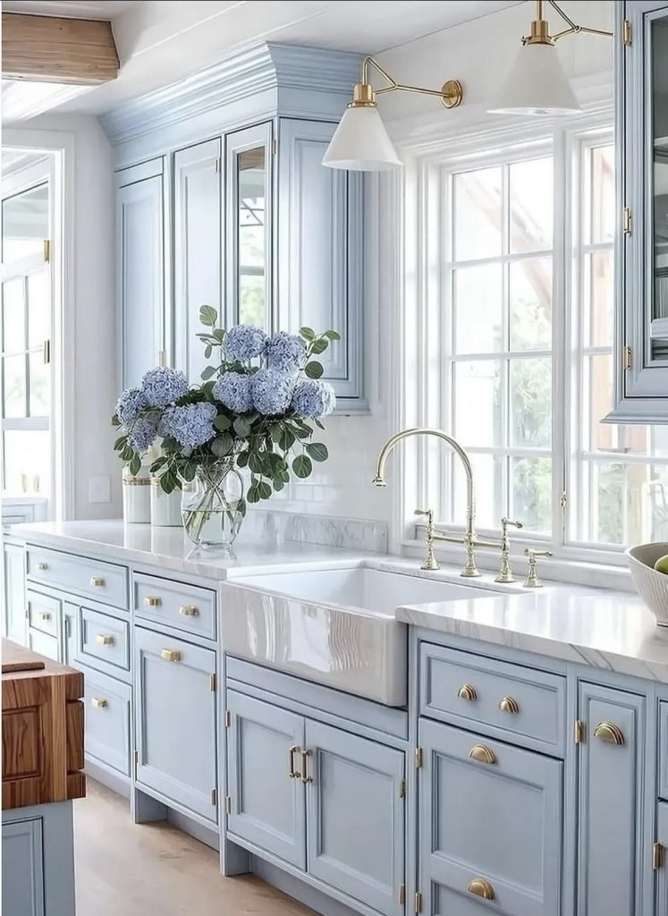 Coastal blue and white kitchen 