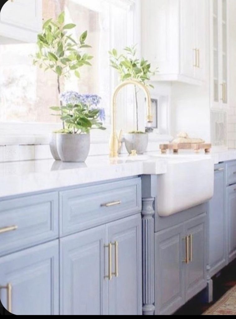 Two tone shaker cabinet