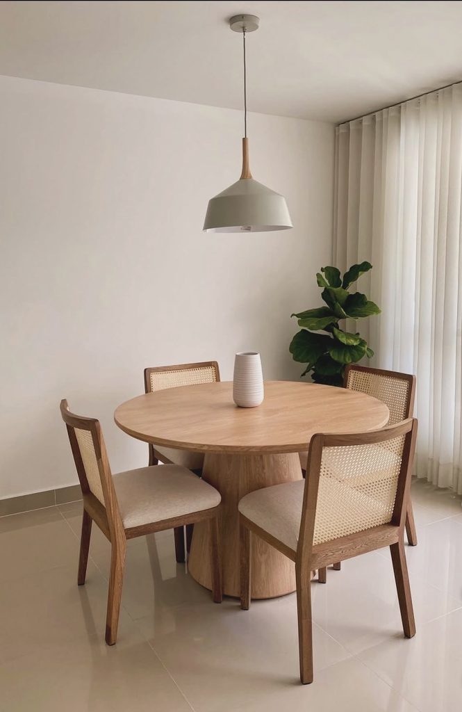 Boho dining room with round table
