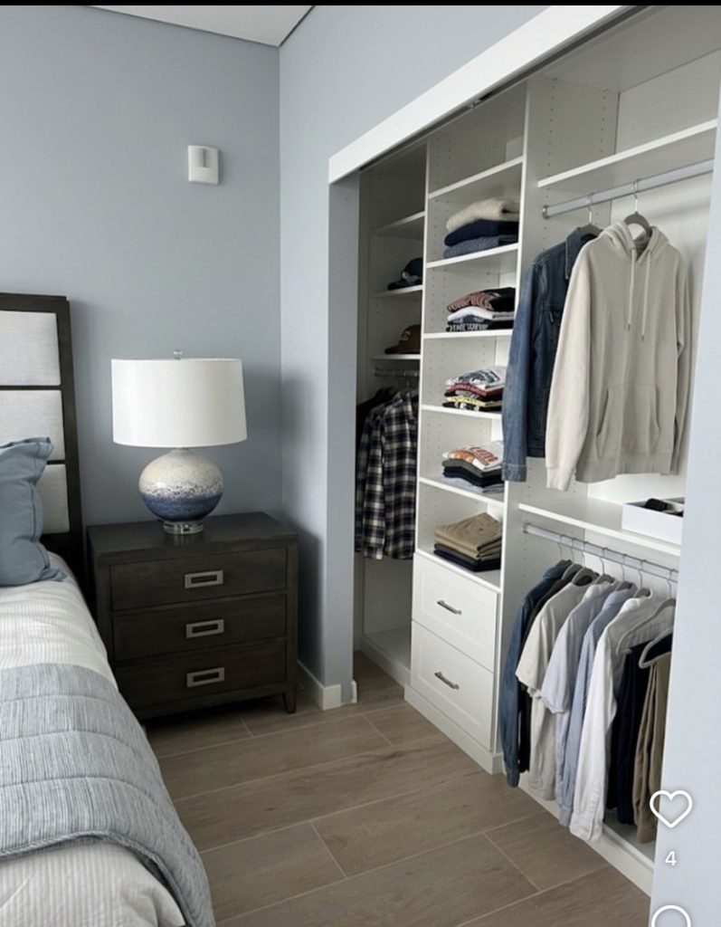 Closet in a bedroom
