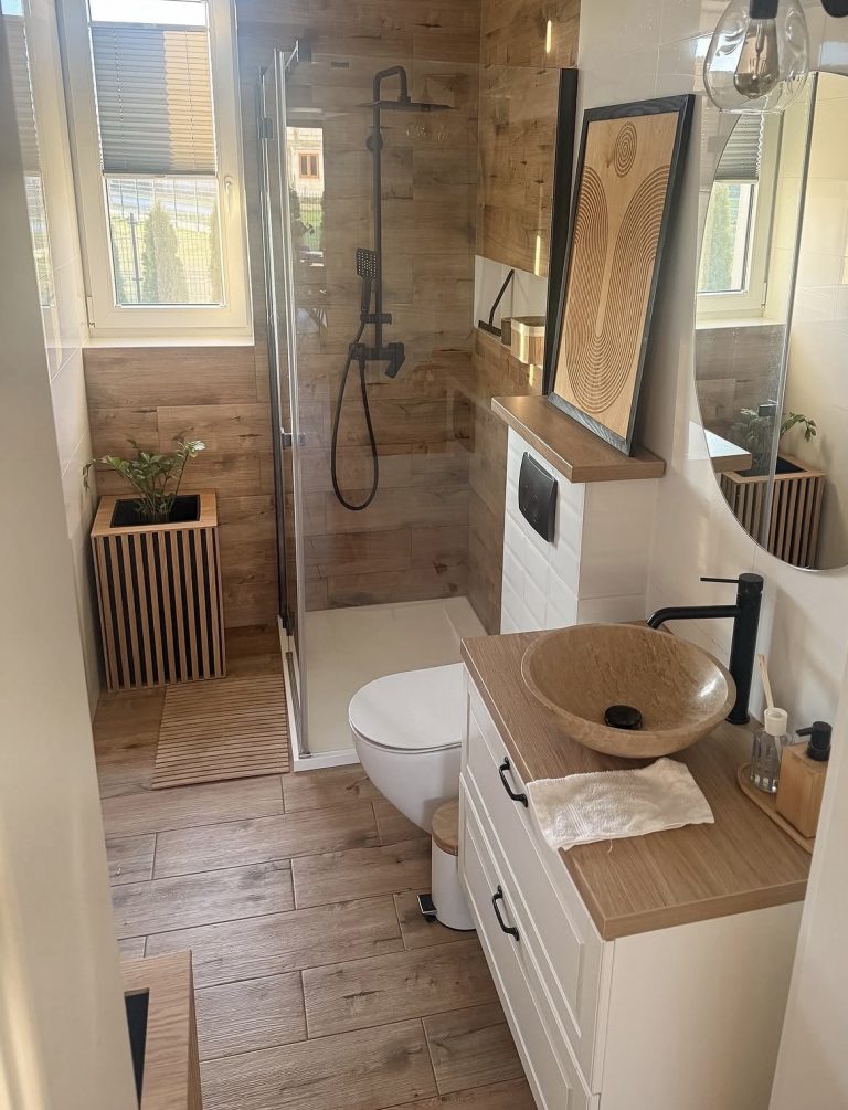 8 Budget-Friendly Decor Ideas to Transform a Small Apartment Bathroom