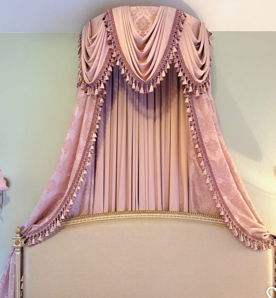 Bed canopy crown 