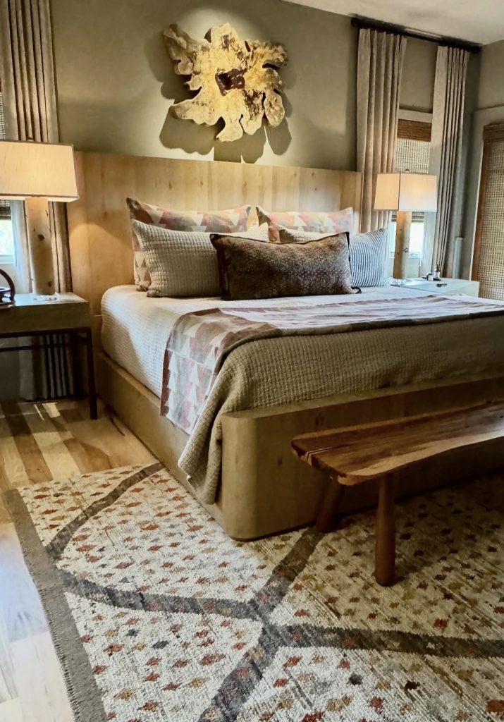 Western small bedroom for couples 