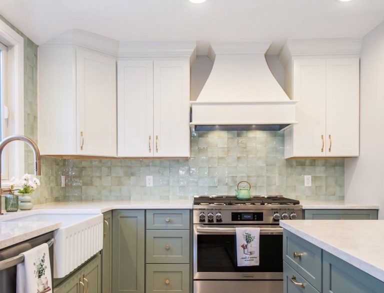 How to Choose the Right Backsplash Tile for Your Kitchen