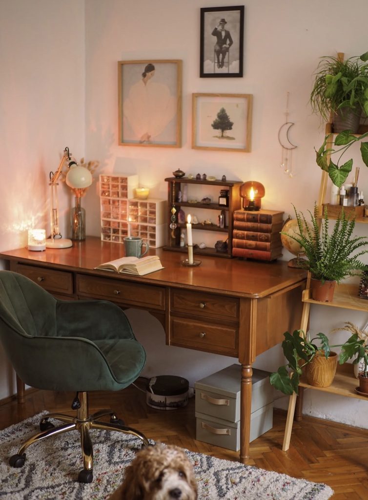 Statement desk lamp