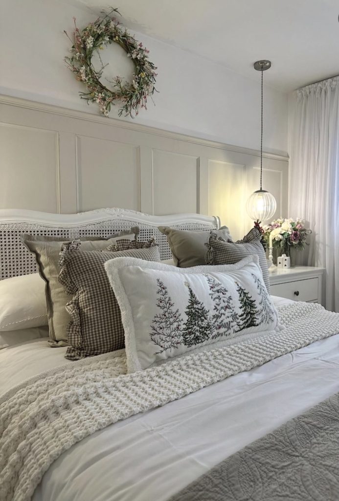 Rustic earth tone Christmas bedroom decor ideas 
