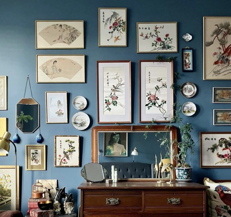 5 Vintage Wall Gallery Ideas For Bedroom That Will Wow You