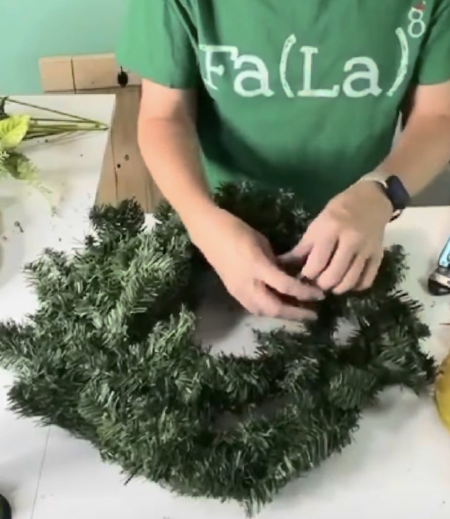 How to make Christmas wreath 