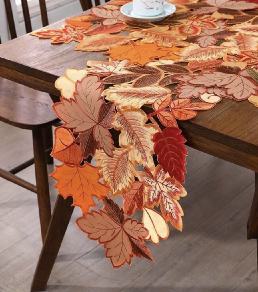 Natural elements on thanksgiving table
