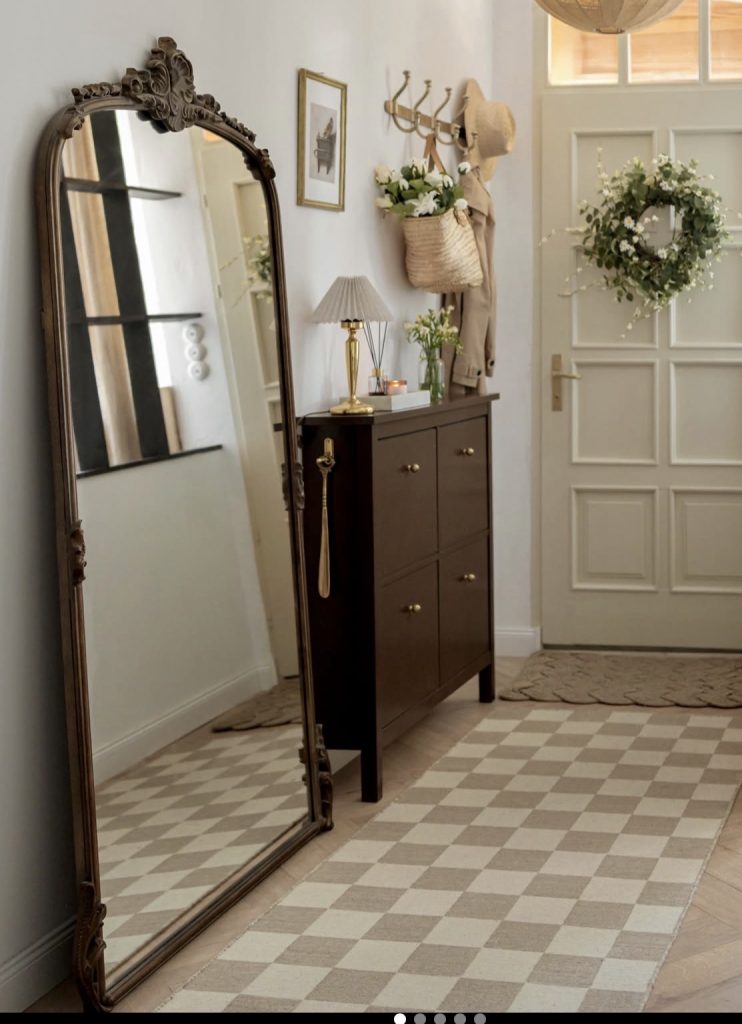 Vintage style mirror 
