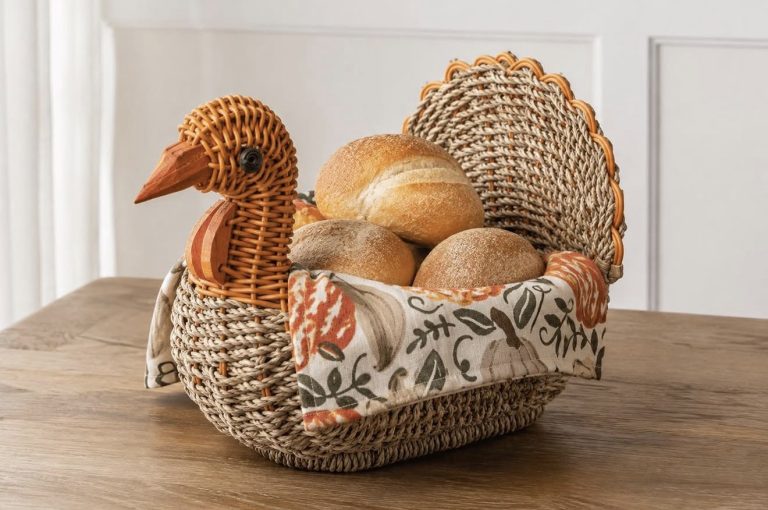 5 Unique Thanksgiving Gift Basket Ideas for Friends (That Aren’t Boring)