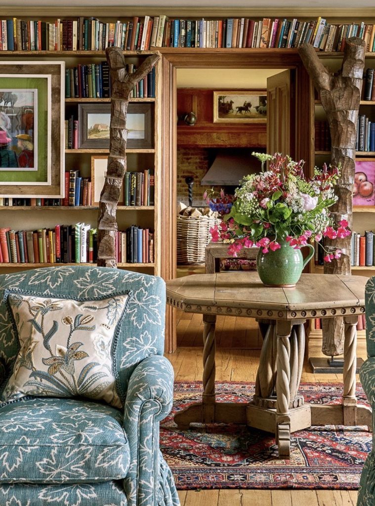 Book shelf in English Cottage Style Living Room Ideas 