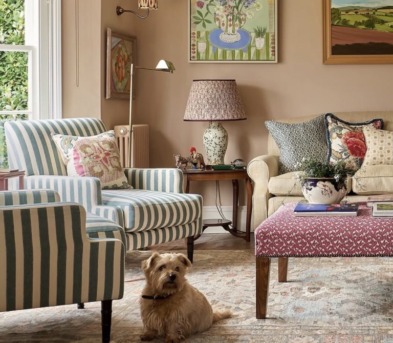 5 Modern English Cottage Style Living Room Ideas on a Budget
