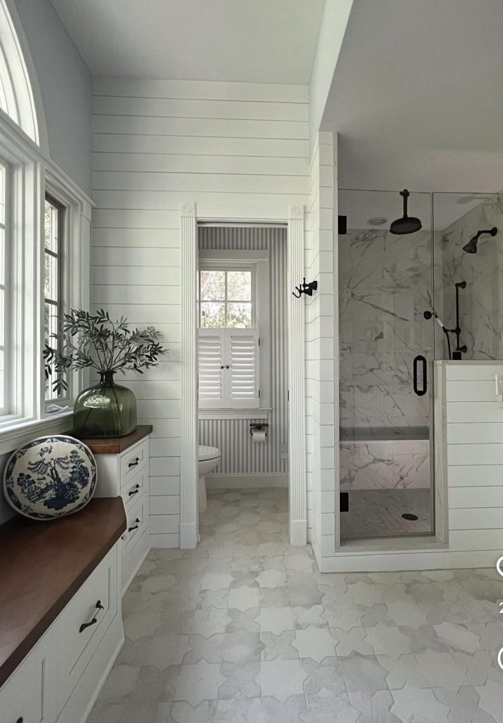 Cape Cod Bathroom Decor Ideas For Tiny Spaces
