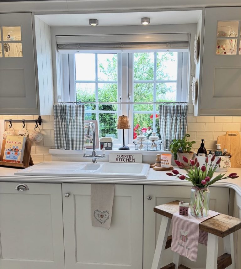 6 Vintage English Cottage Style Kitchen Decor Ideas You’ll Love