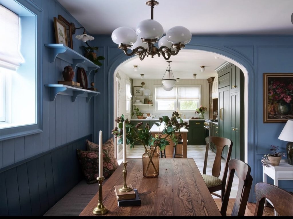 Cape cod dining room with beadboard panel 