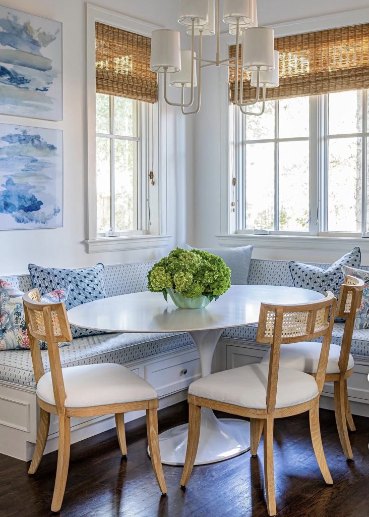 Cape cod dining room with in-built bench 