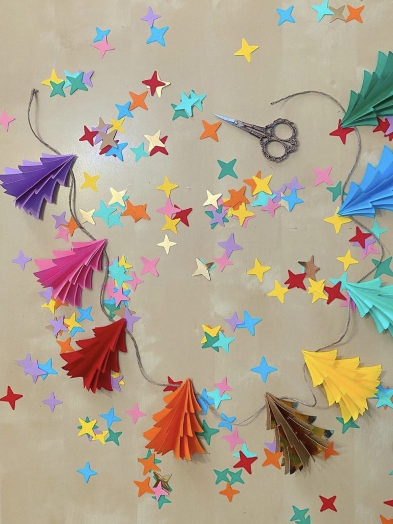 DIY paper Christmas garland 