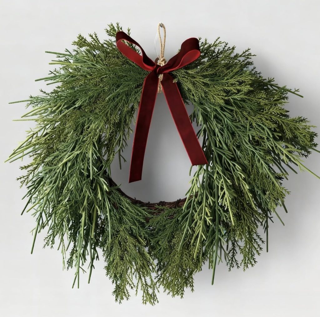 Minimalist Wreath With an Oversized Velvet Bow