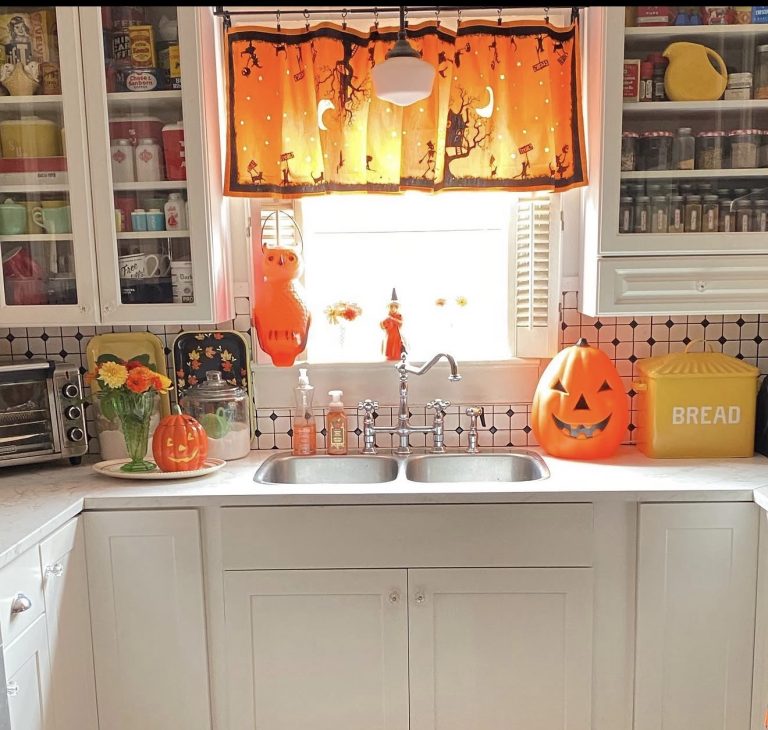 10 Vintage Halloween Kitchen Decor Ideas on a Budget