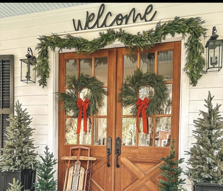 8 Cozy Christmas Wreath Ideas For Double Front Door