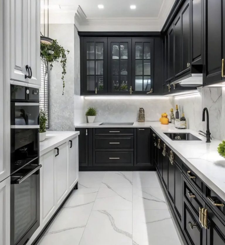 8 Modern Black and White Kitchen Decor Ideas for Small Spaces