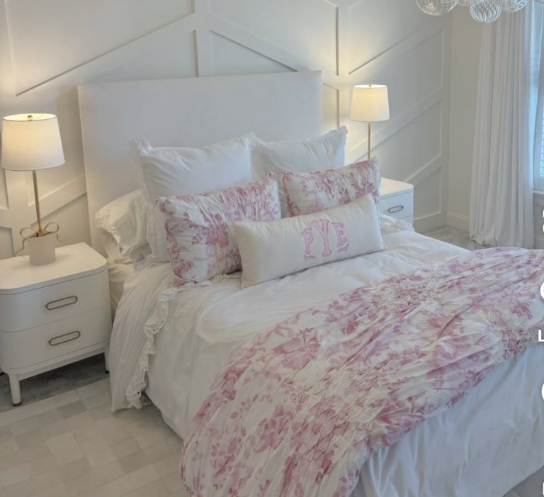 7 Pink and White Teenage Girl Bedroom Ideas You Haven’t Seen Before
