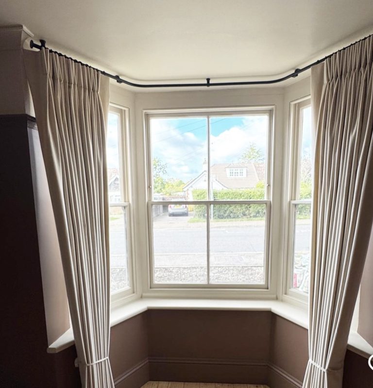 7 Stylish Bay Window Treatment Ideas for Privacy