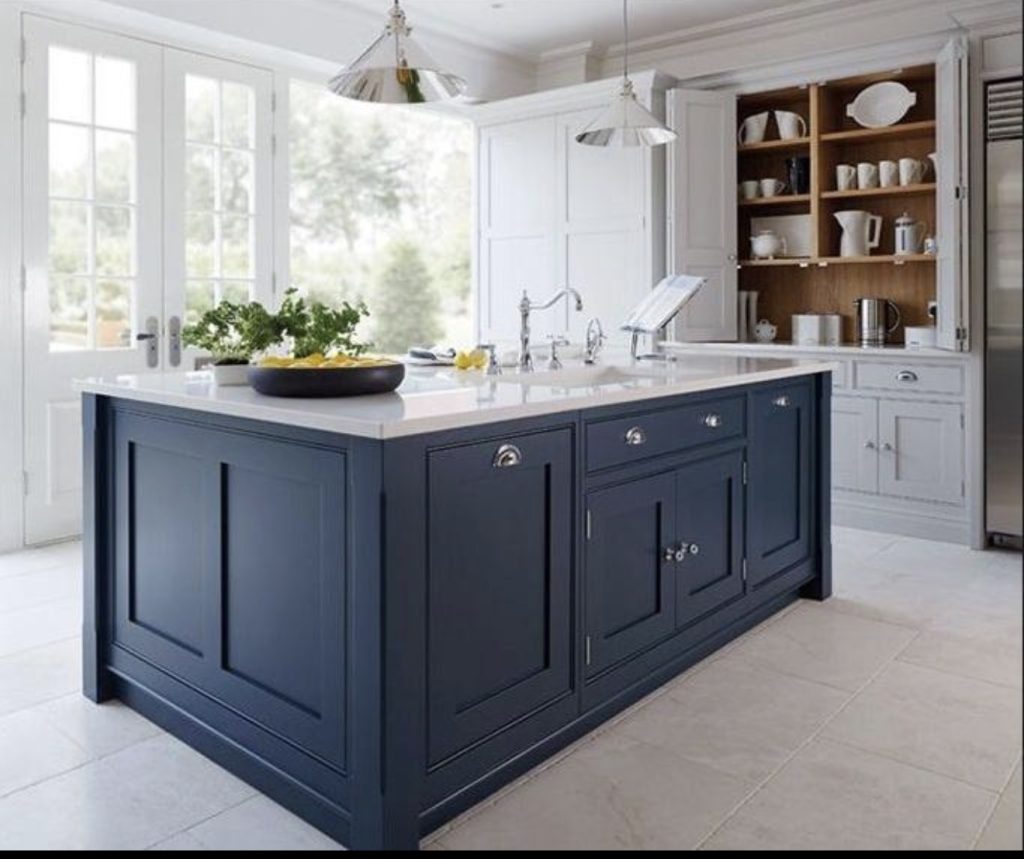 Classic Shaker-Style Island With Flat Trim