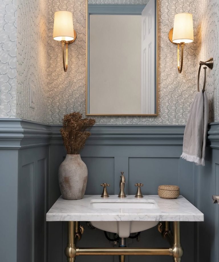 7 Rustic Wainscoting Ideas for Small Bathrooms That Look Cozy