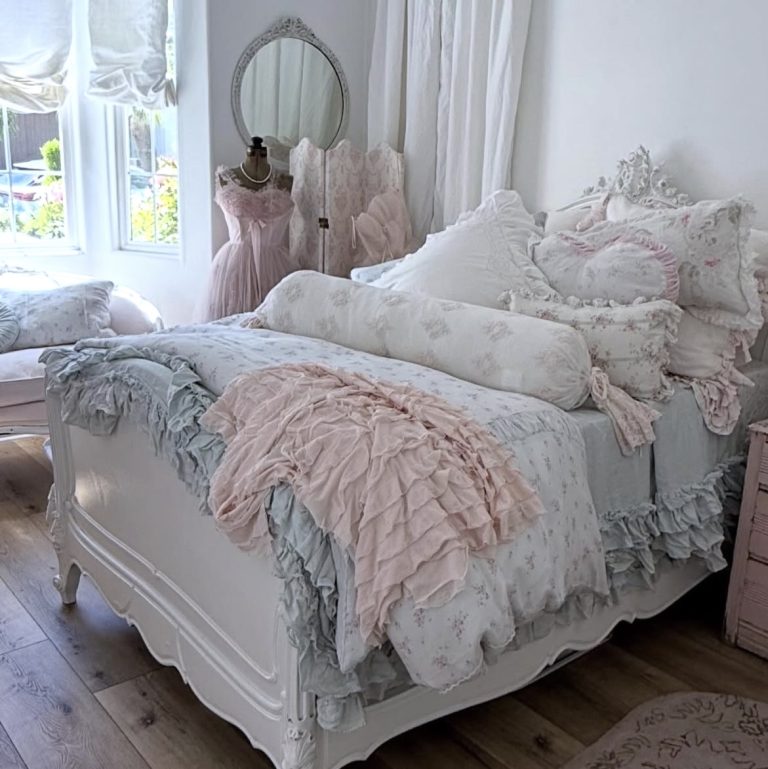 7 Floral Grandma Core Bedroom Ideas You’ll Like to Copy