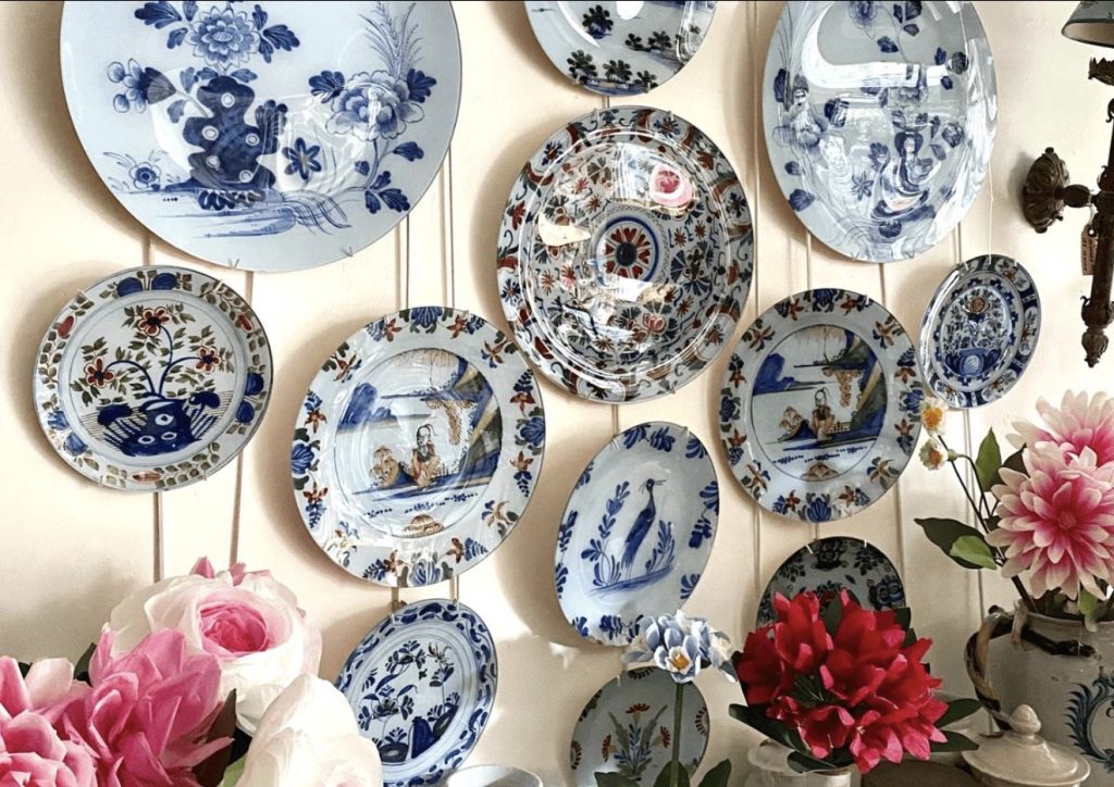 Decorative Plates and Vintage China to the Wall